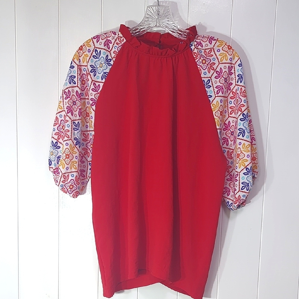 ⭐NWOT Red Floral Sleeve Women's Top